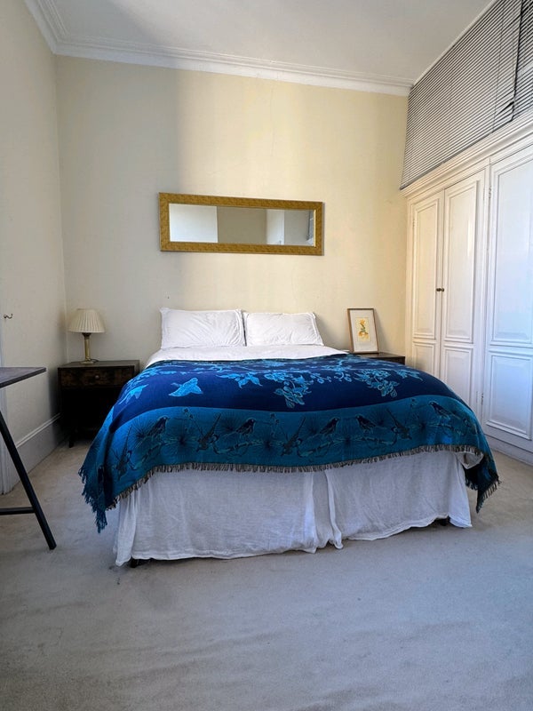 Room Carmel Court in Greater London