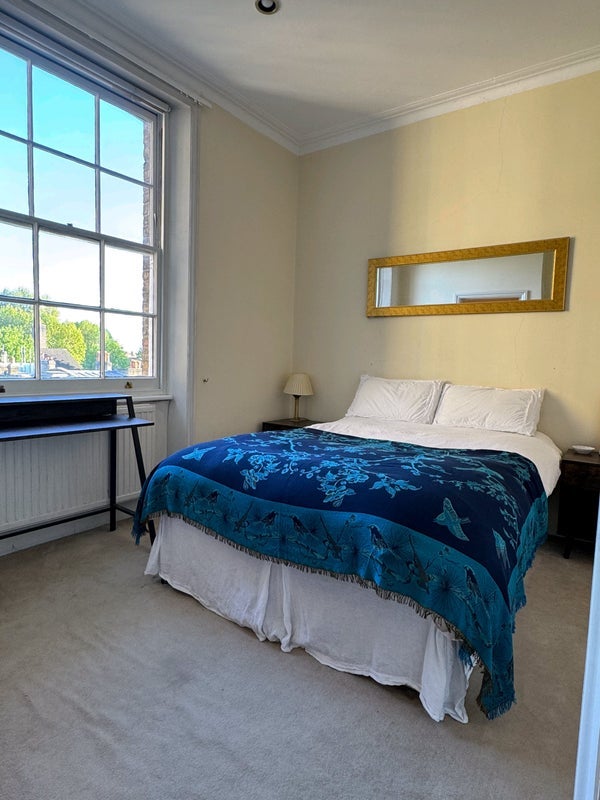 Room Carmel Court in Greater London