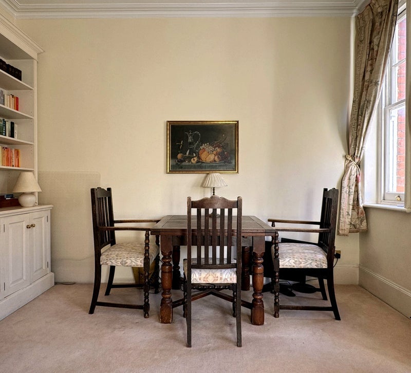 Room Carmel Court in Greater London