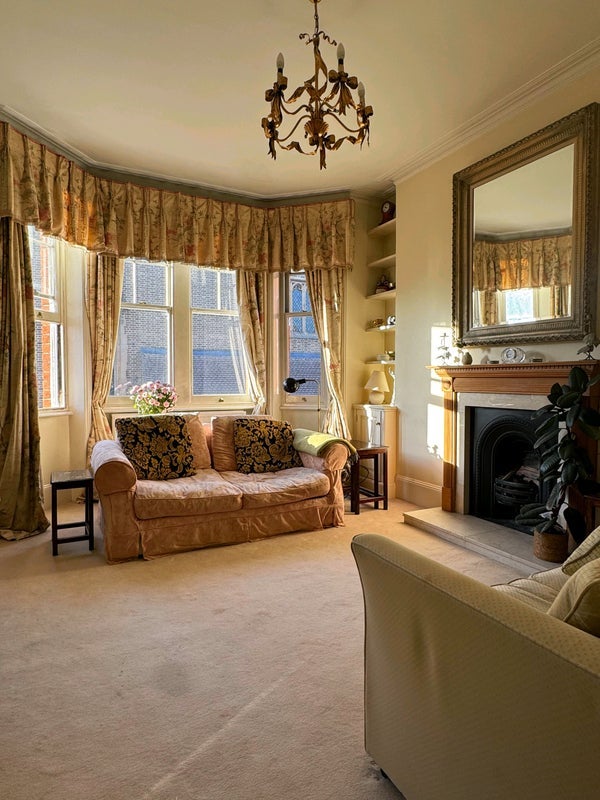 Room Carmel Court in Greater London