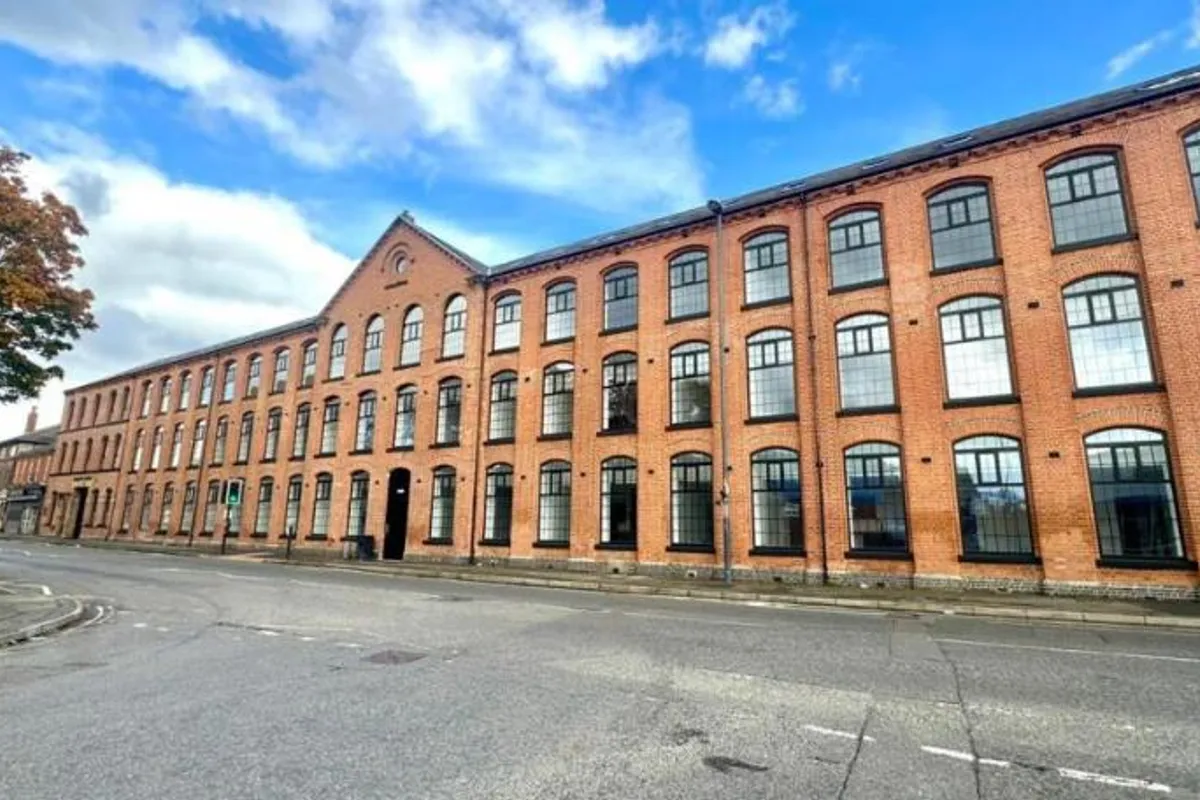 Flat Huxley Close in Derby