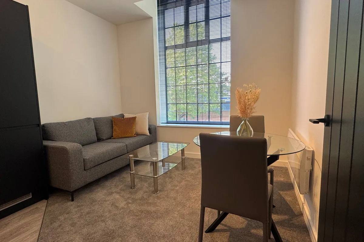 Flat Huxley Close in Derby