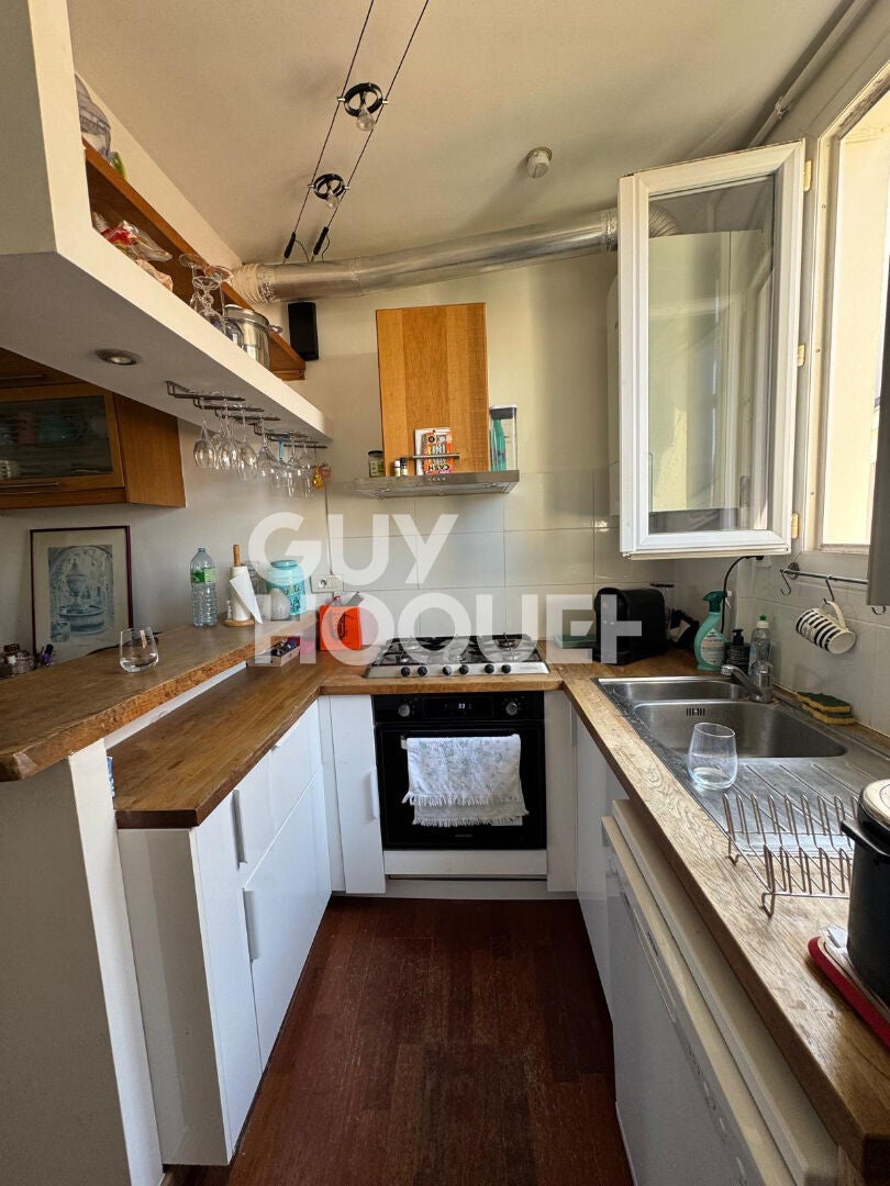 Flat Avenue Charles de Gaulle in Boulogne-Billancourt