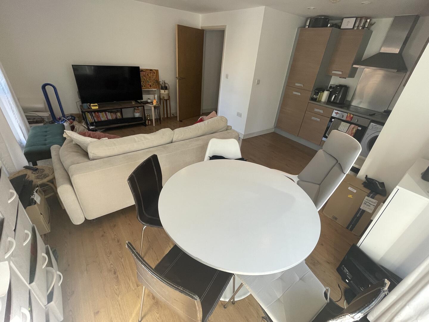 Flat Tredegar Road in Greater London