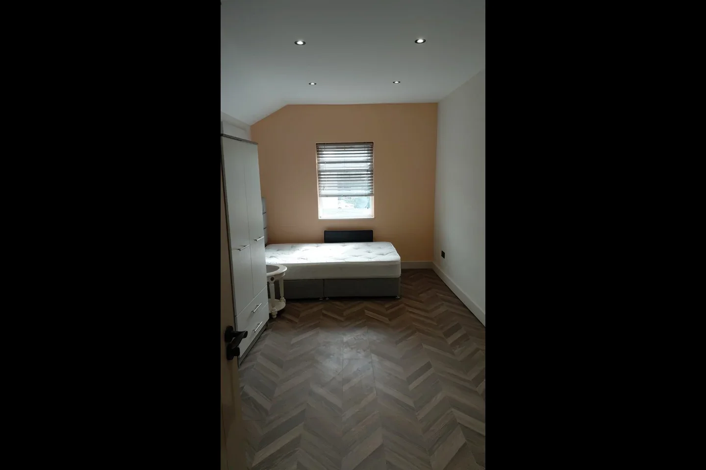 Flat Ragstone Road in Slough