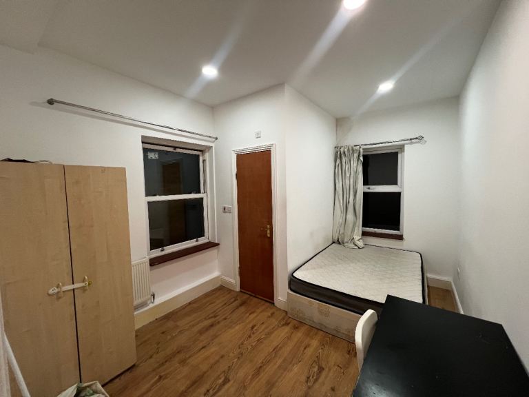 Flat Upper Clapton Road in Greater London