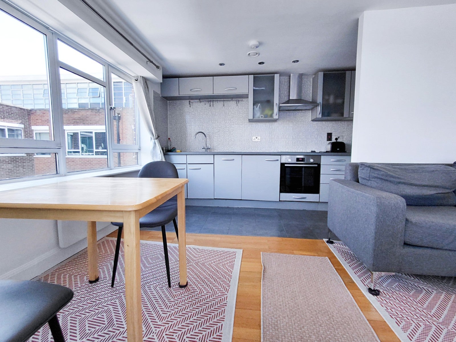 Flat Hanger Green in Greater London