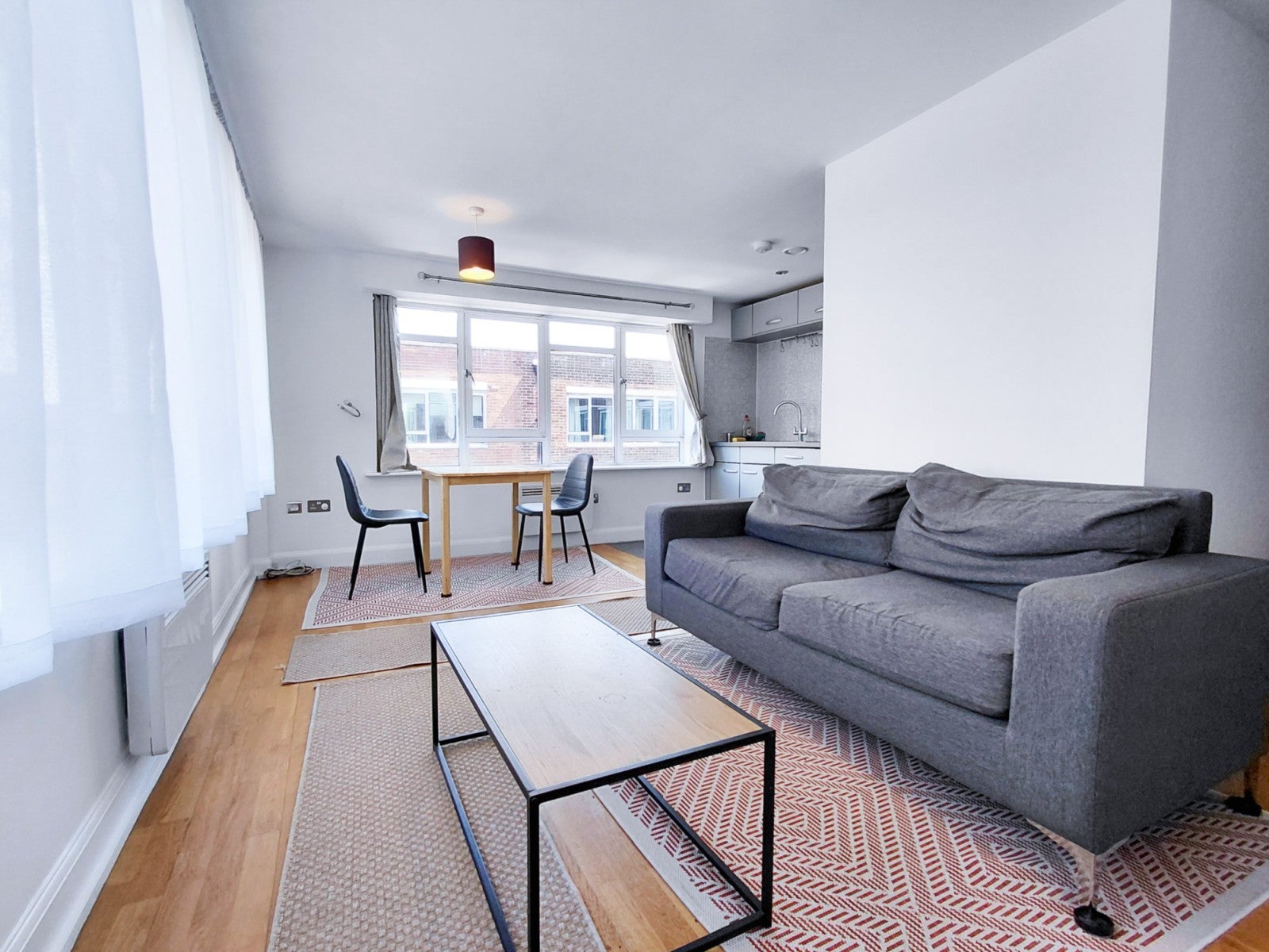Flat Hanger Green in Greater London