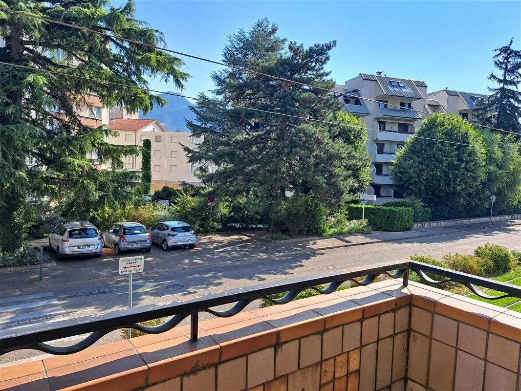 Flat Avenue Aristide Briand in Fontaine