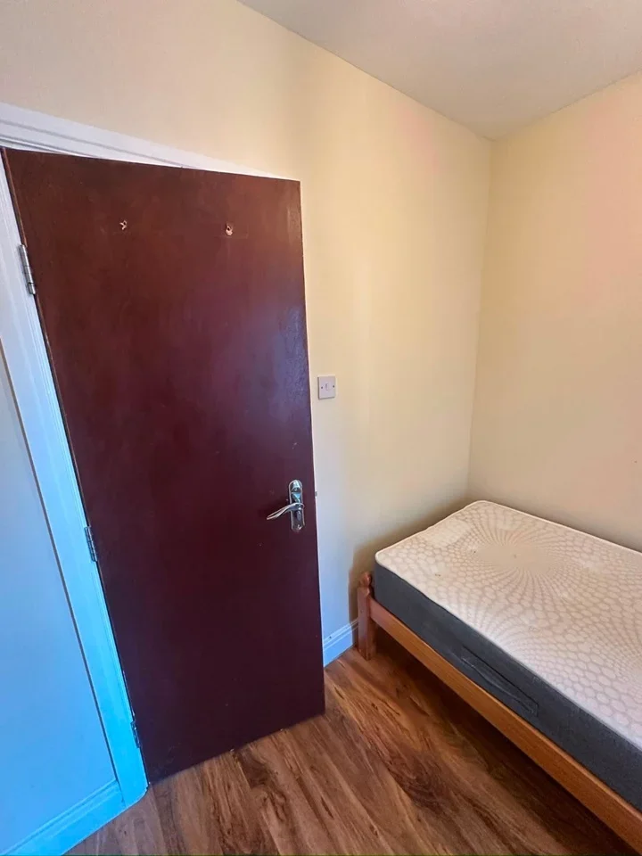 Room Clarence Road in Greater London