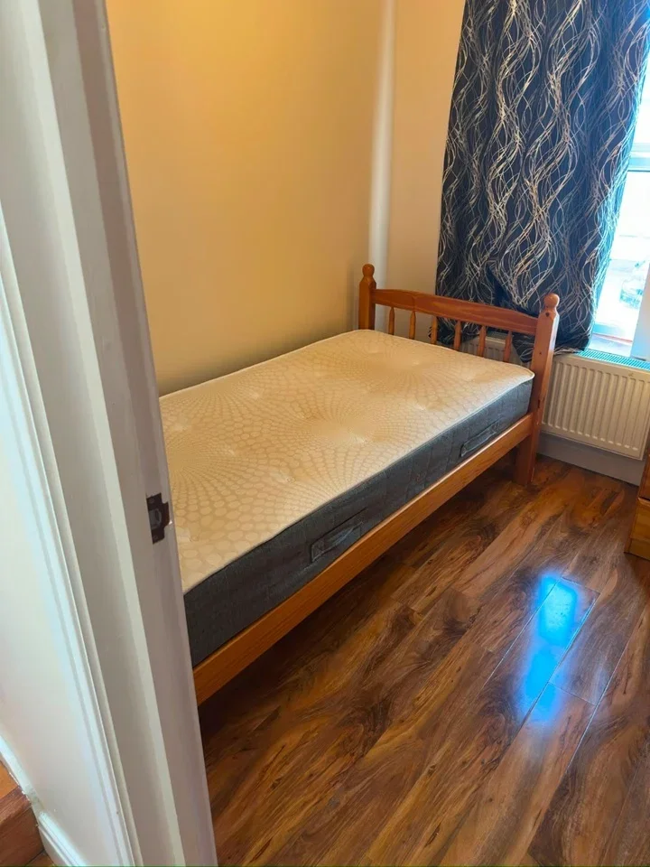 Room Clarence Road in Greater London