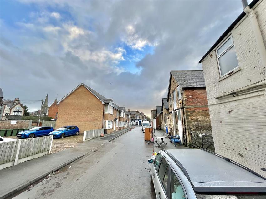 Flat Olivers Lane in Bridlington