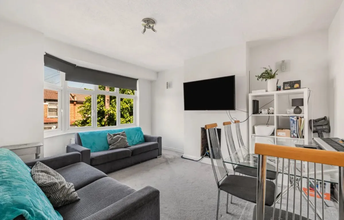 Flat Davidson Road in Greater London
