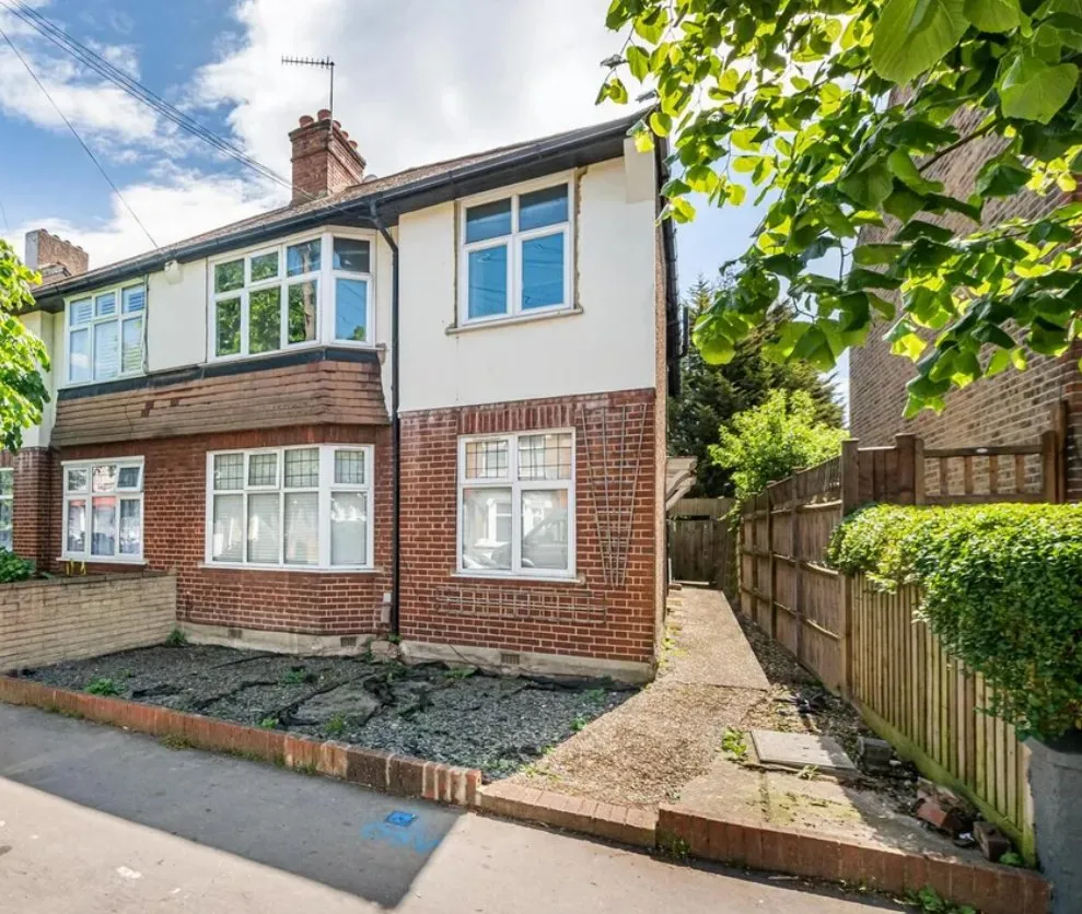 Flat Davidson Road in Greater London