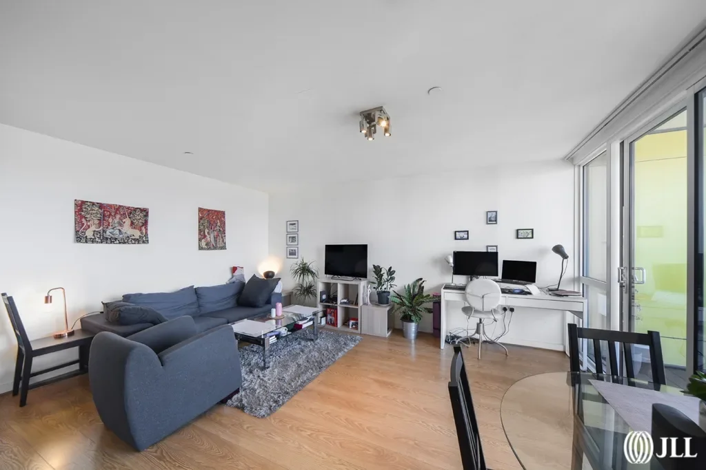 Flat Hay Currie Street in Greater London