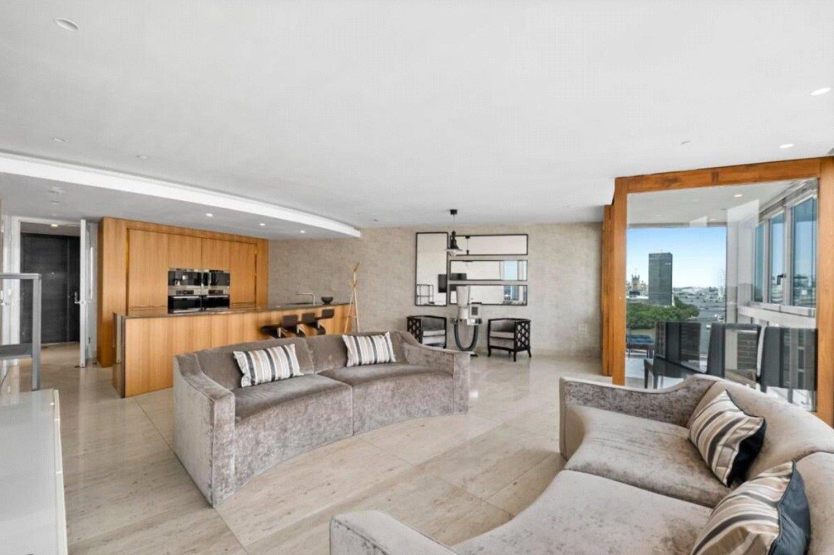 Flat Nine Elms Lane in Greater London