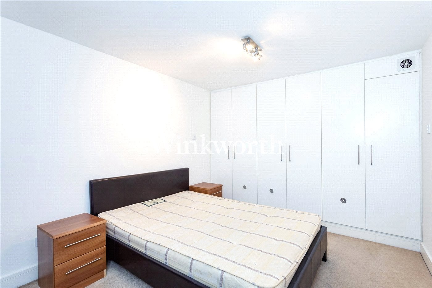Flat Finchley Road in Greater London