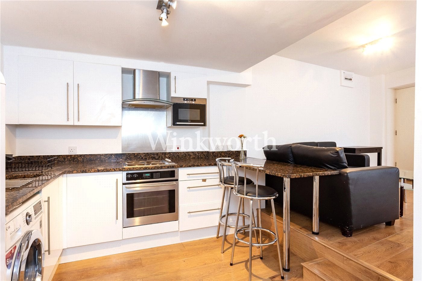 Flat Finchley Road in Greater London
