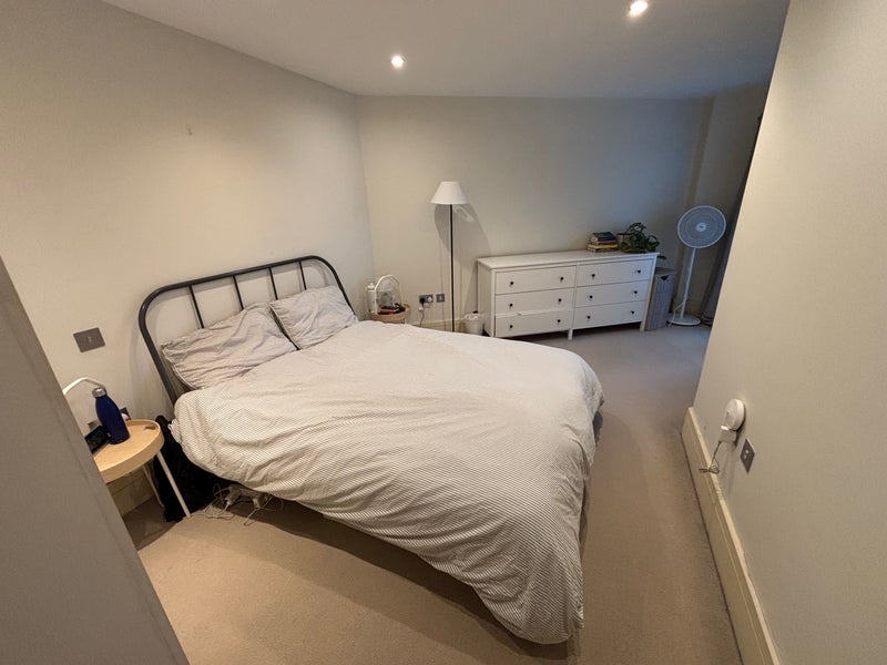 Room Plough Road in Greater London