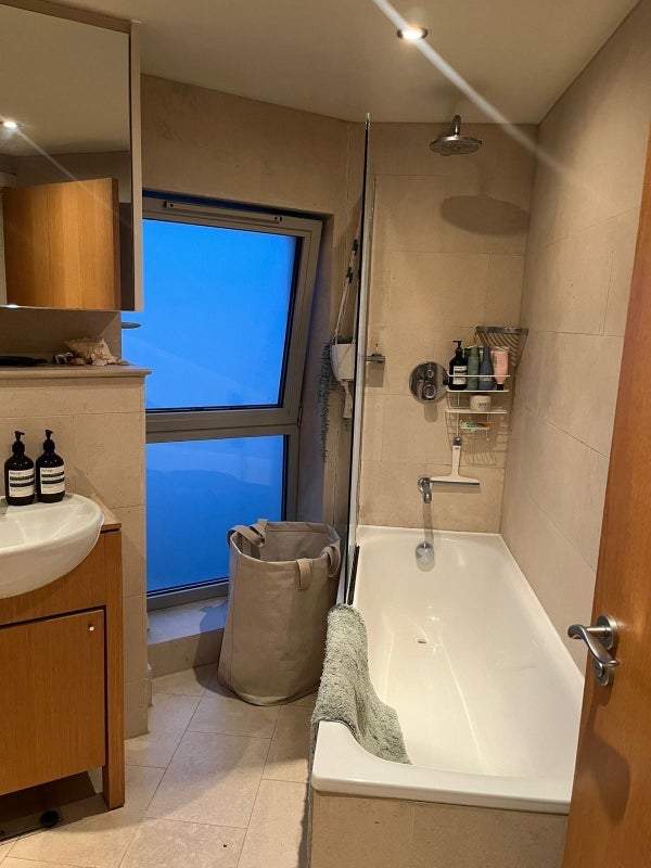 Room Plough Road in Greater London