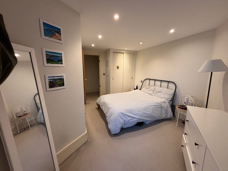 Room Plough Road in Greater London