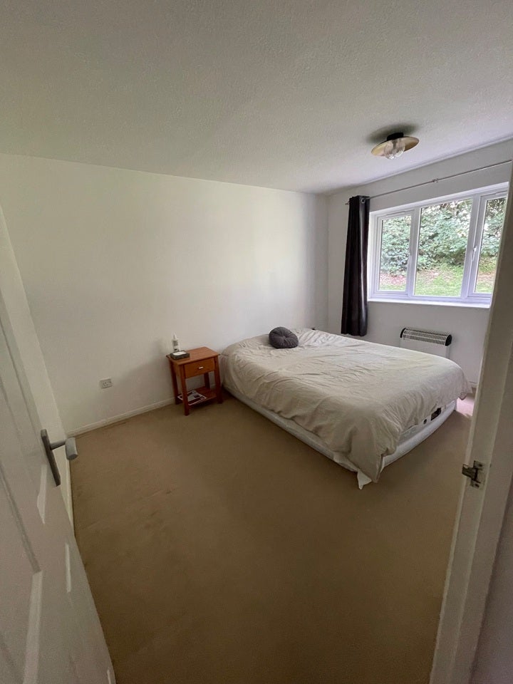 Flat Windrush Court in High Wycombe Community Board