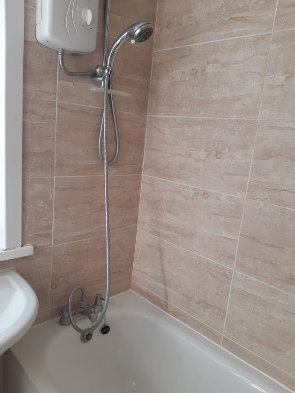 Room Hampton Road in Greater London