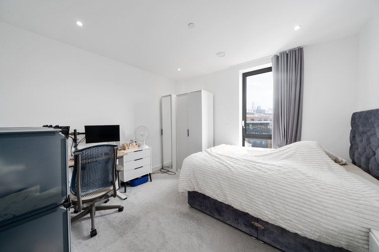 Flat Webber Street in Greater London