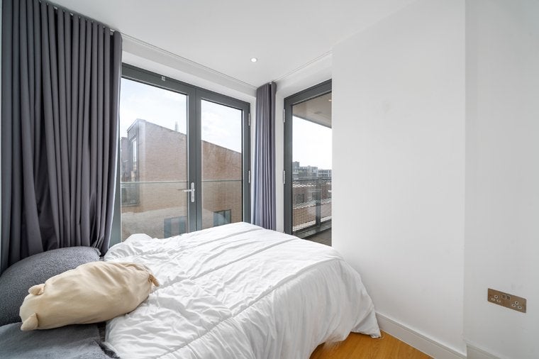 Flat Webber Street in Greater London
