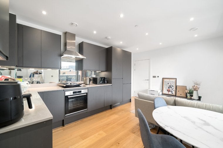 Flat Webber Street in Greater London