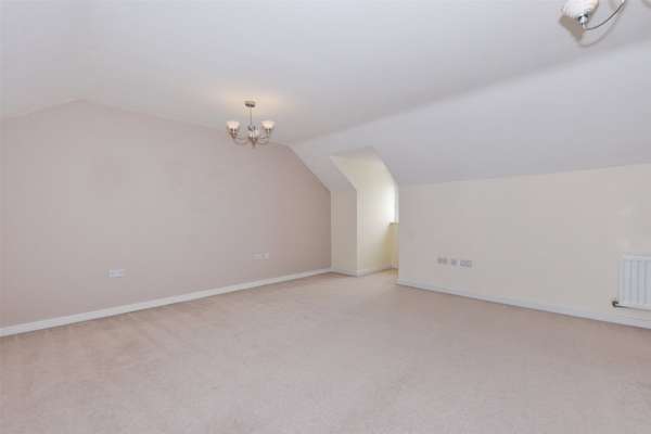 House Halcyon Close in Elmbridge