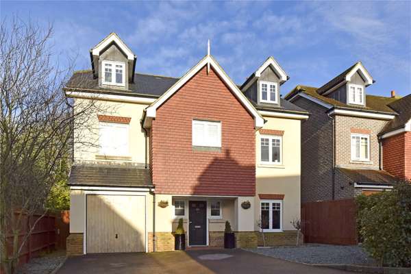 House Halcyon Close in Elmbridge