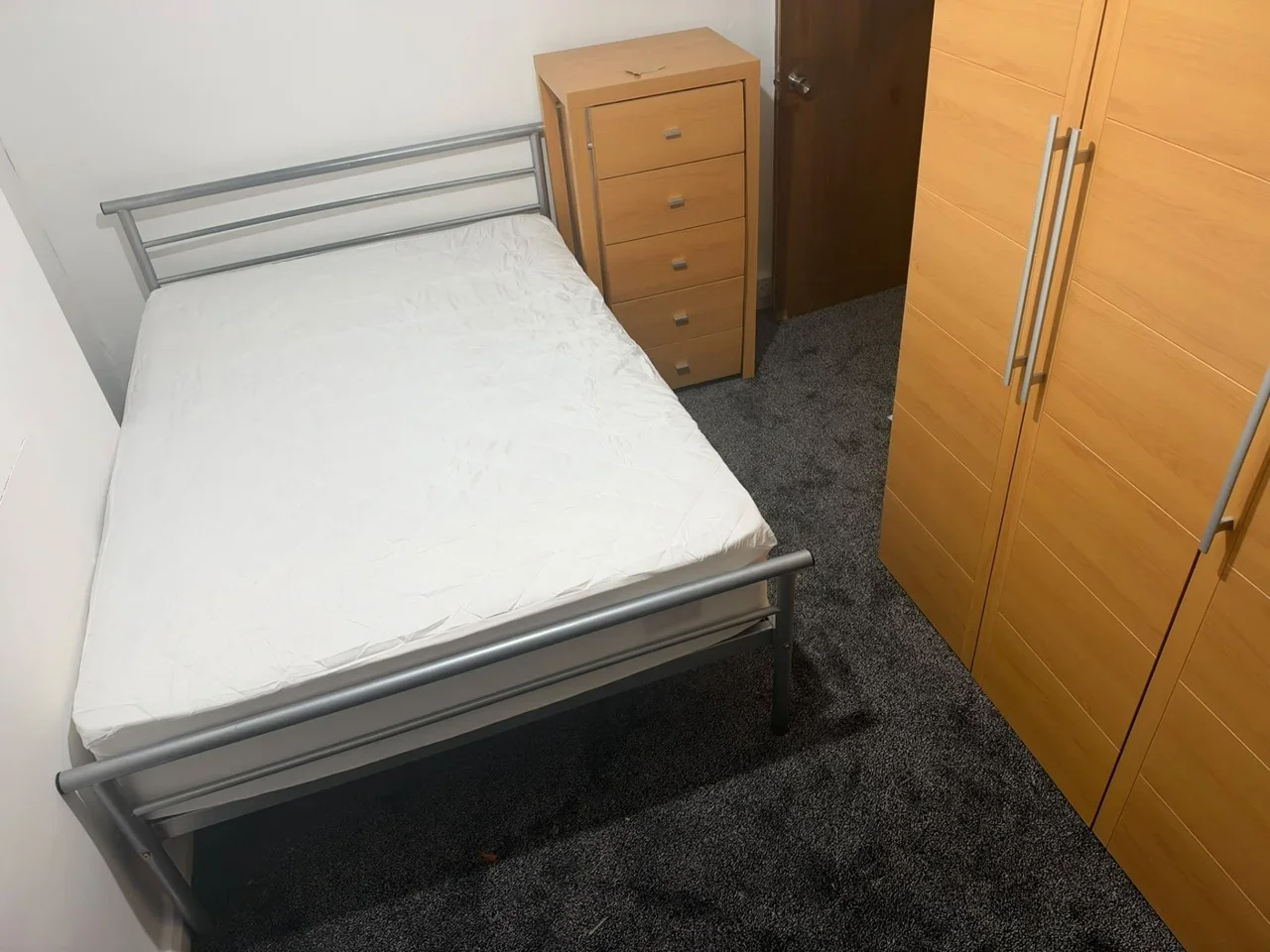 Room Wanstead Park Road in Greater London