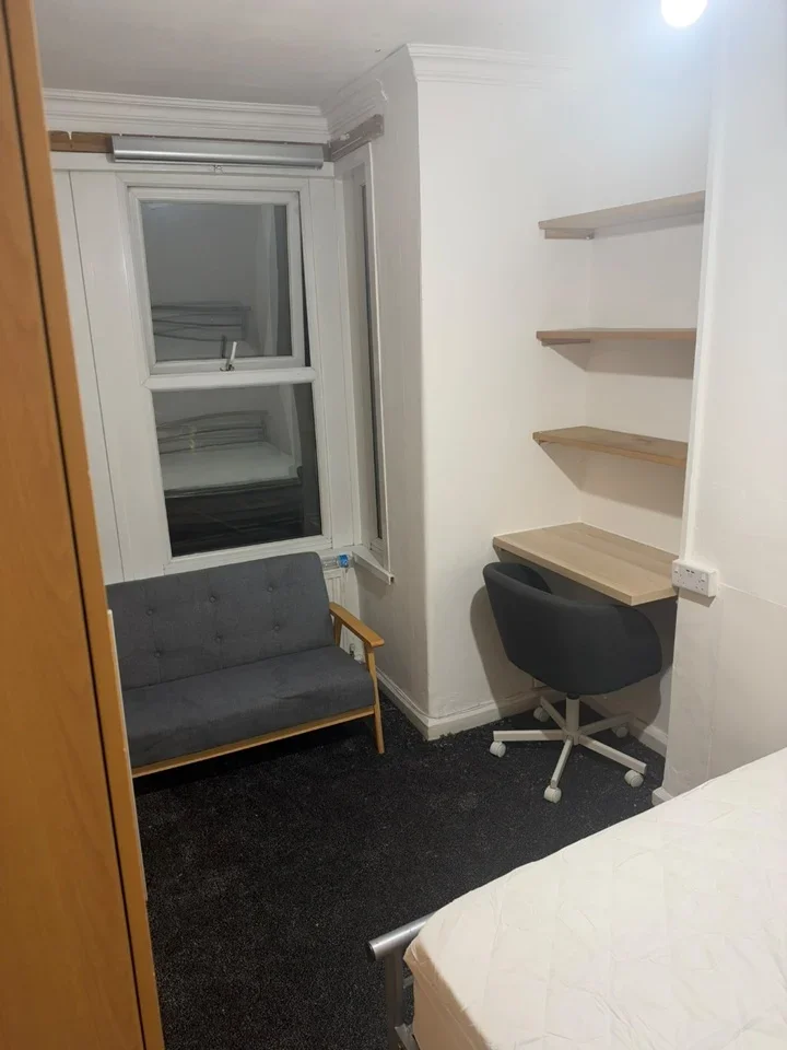 Room Wanstead Park Road in Greater London