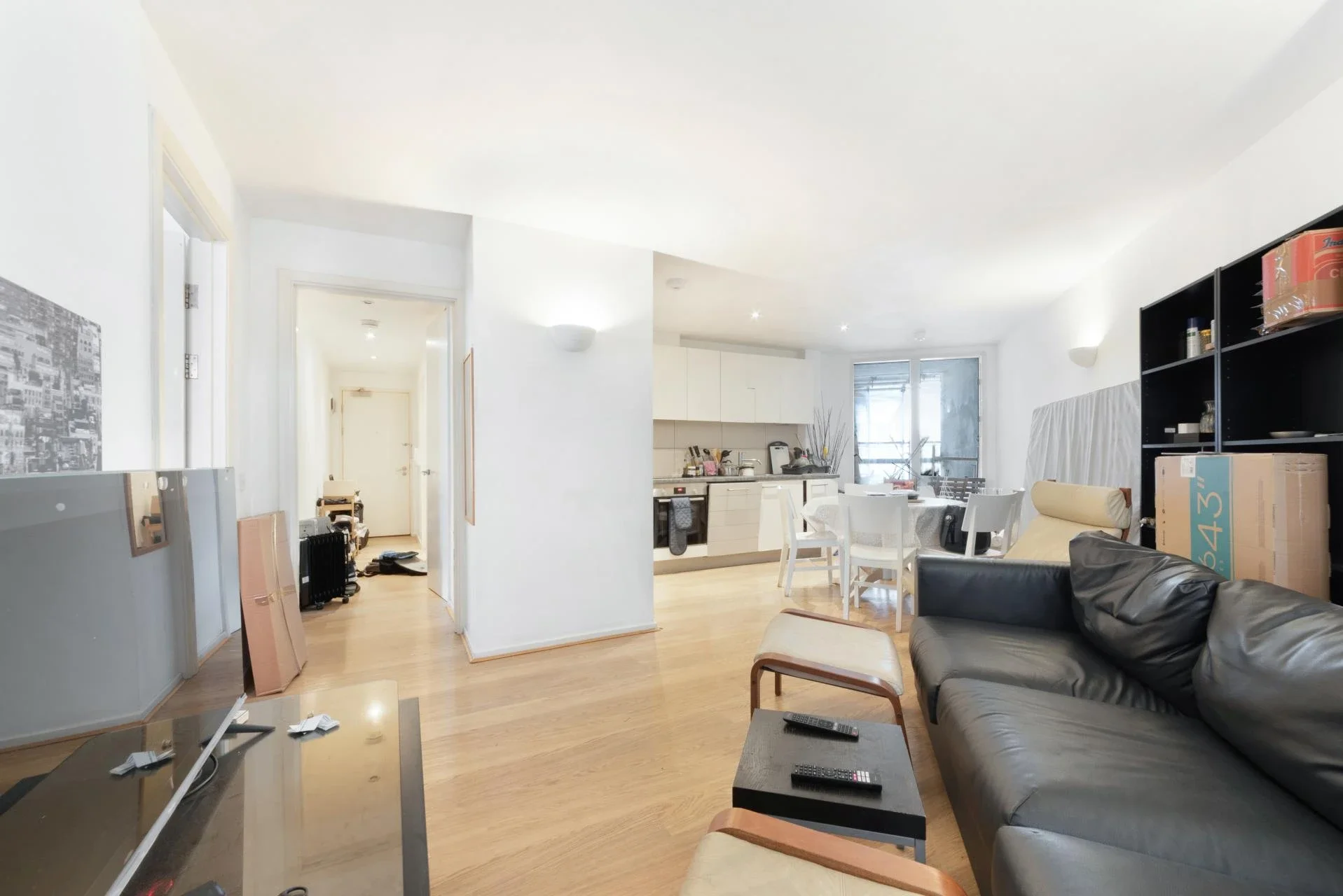 Flat Blackwall Way in Greater London
