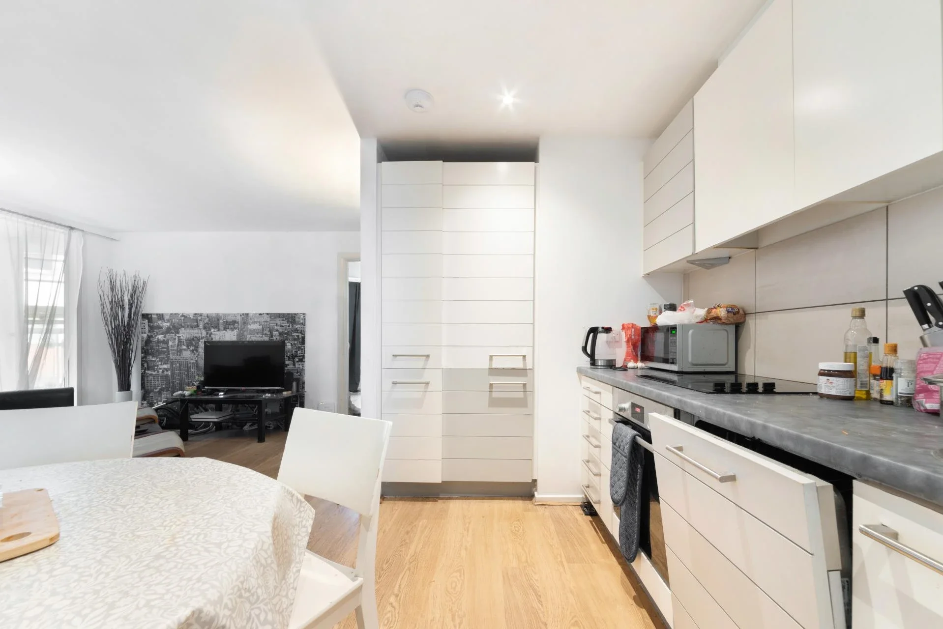 Flat Blackwall Way in Greater London