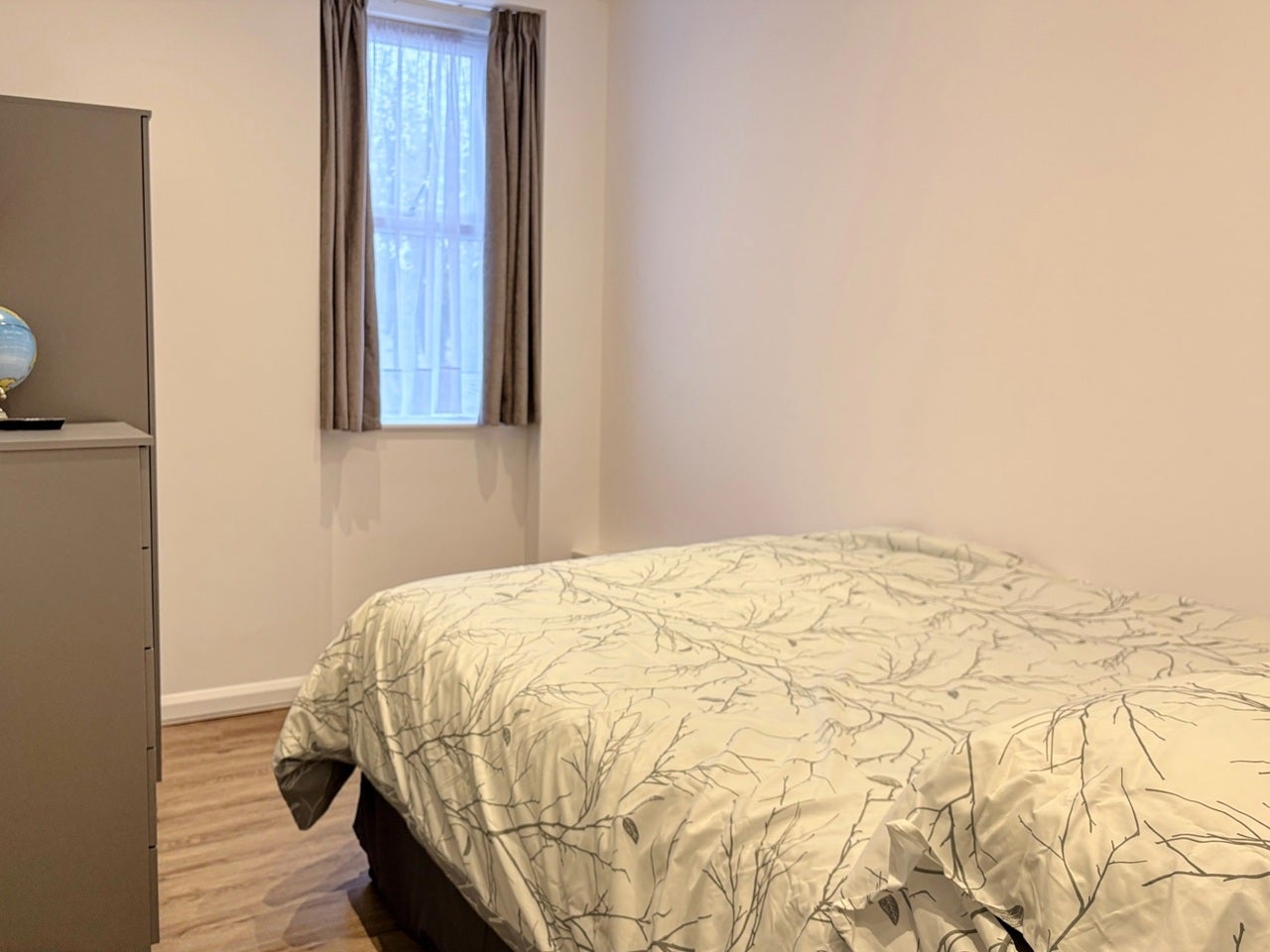 Flat Chichele Road in Greater London