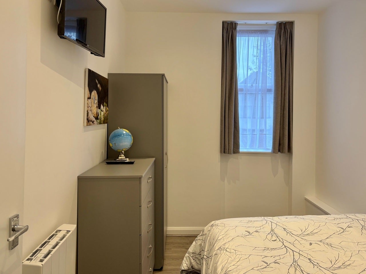 Flat Chichele Road in Greater London