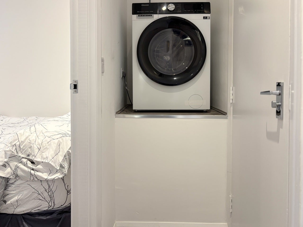 Flat Chichele Road in Greater London