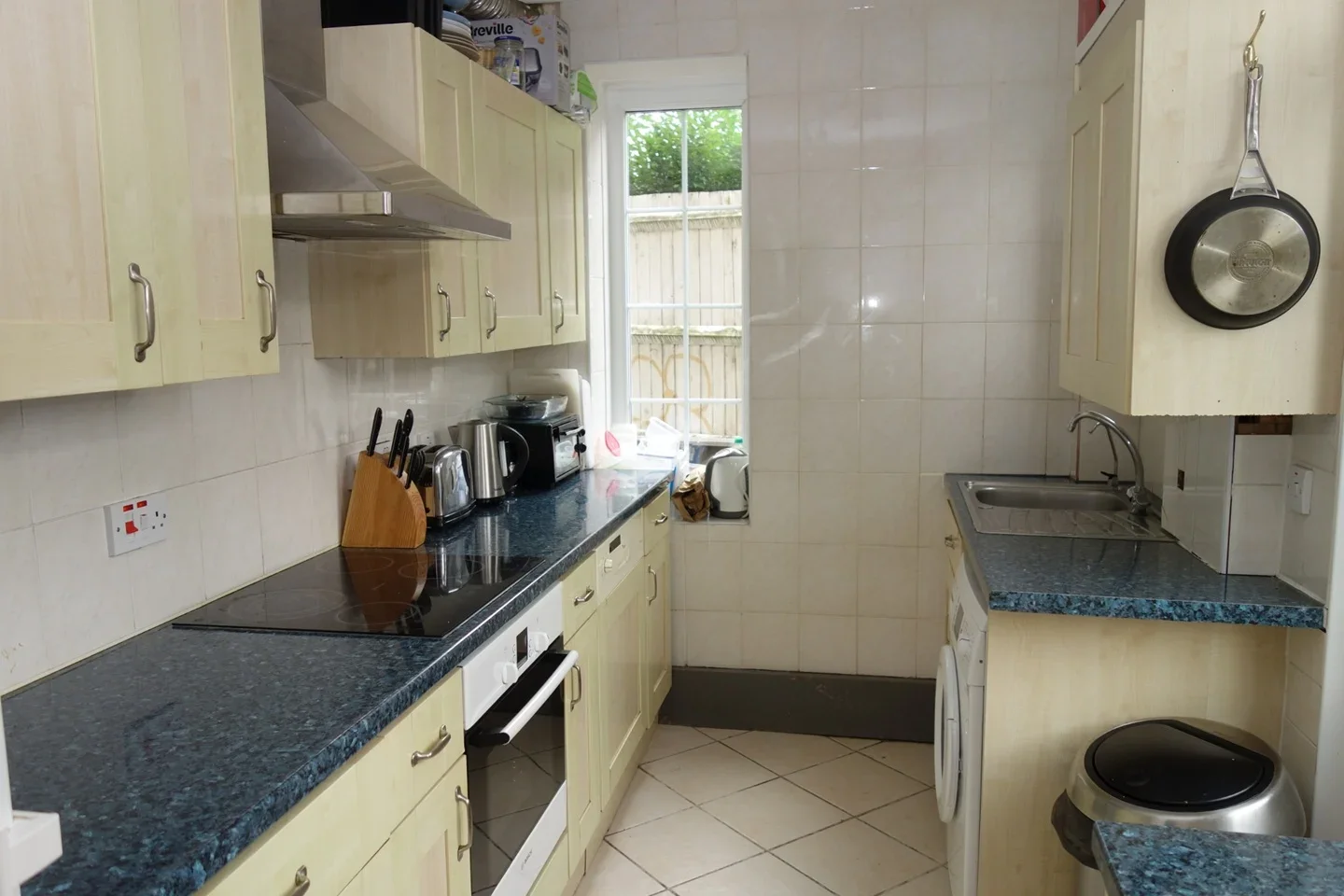 Room Booth Road in Greater London