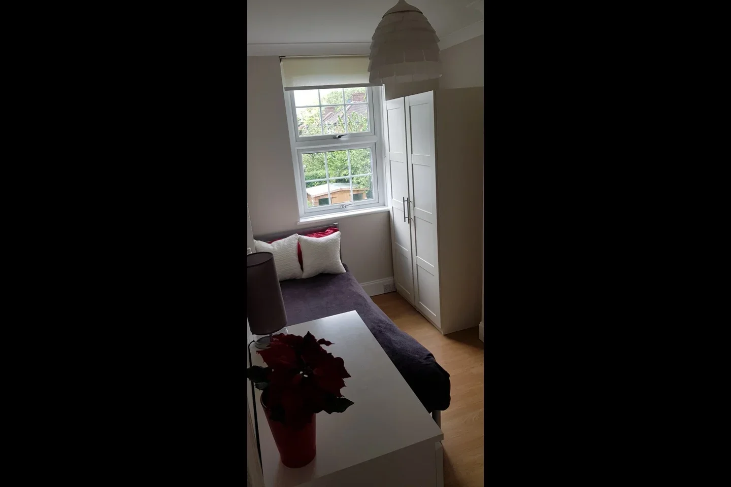 Room Booth Road in Greater London