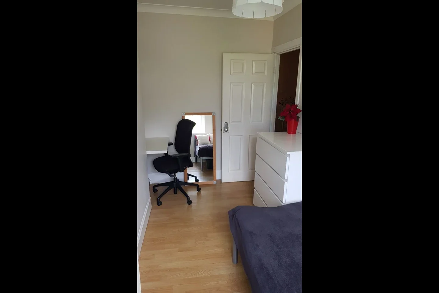 Room Booth Road in Greater London