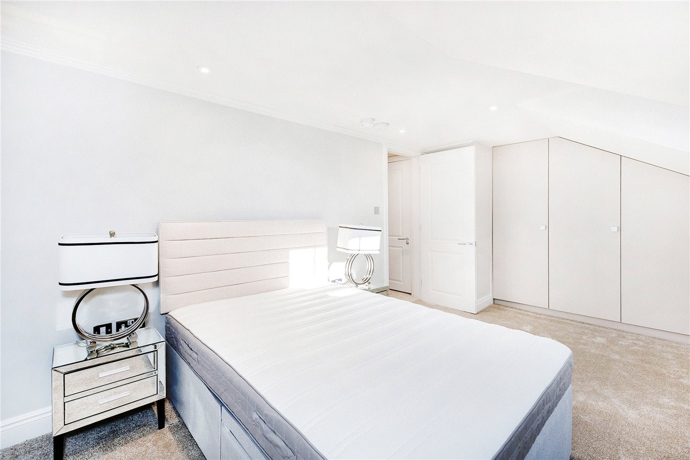 Flat Grosvenor Avenue in Greater London