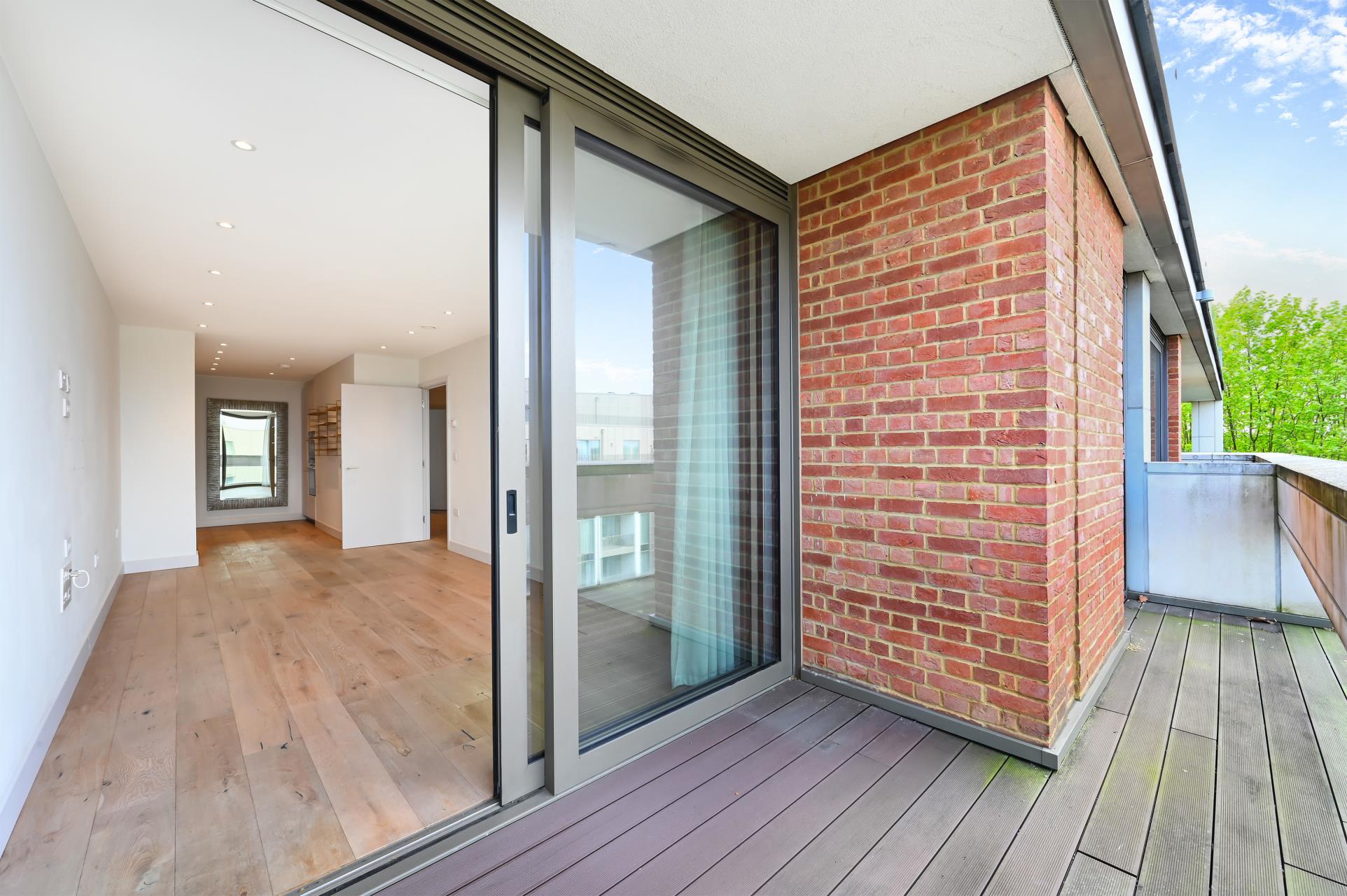 Flat Balham High Road in Greater London