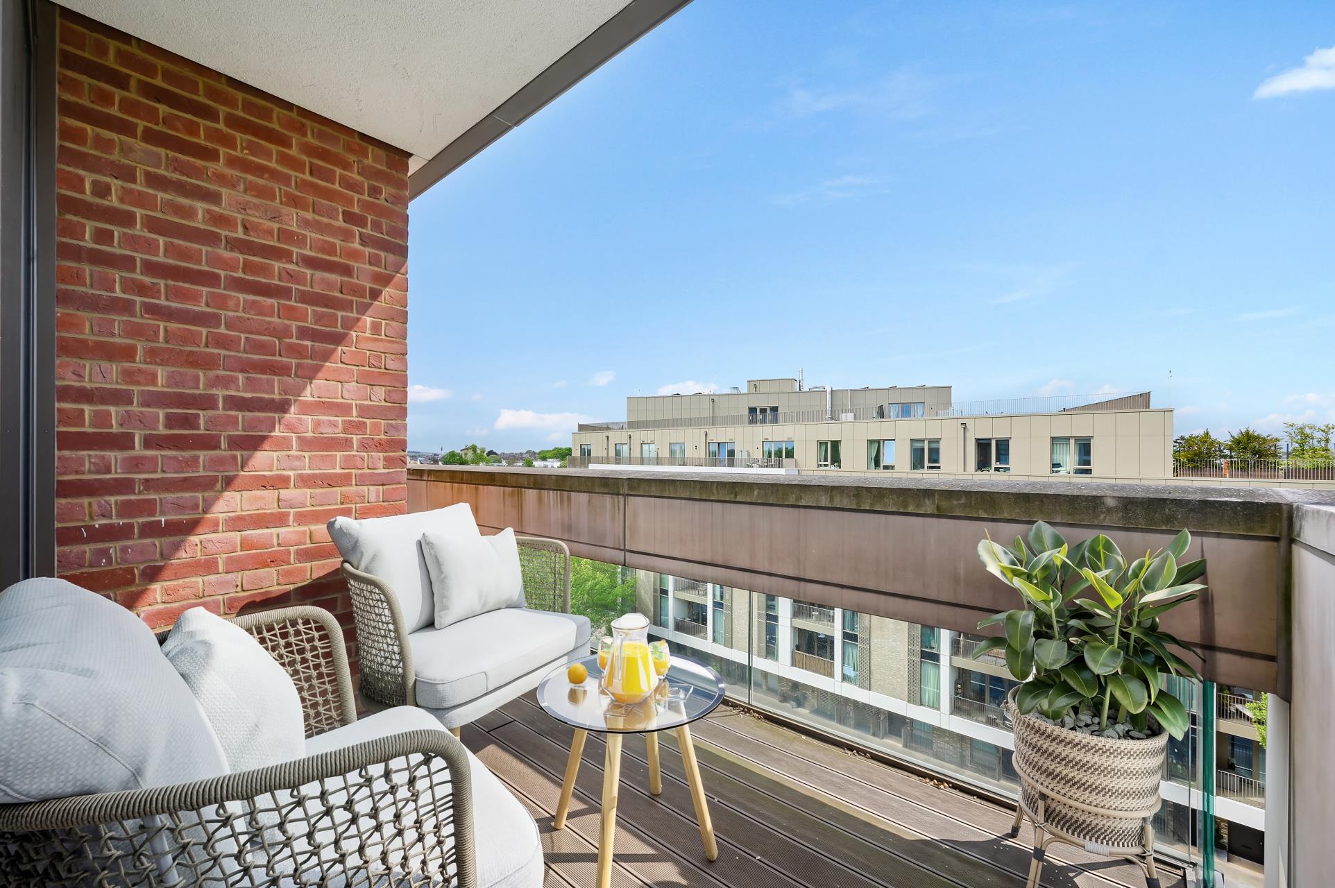 Flat Balham High Road in Greater London
