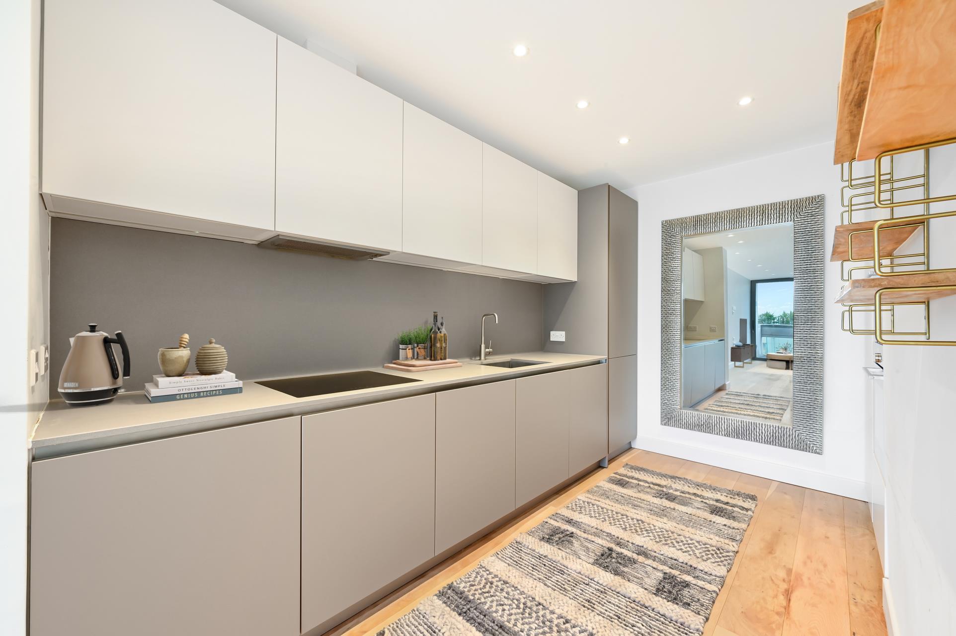 Flat Balham High Road in Greater London