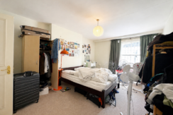 Flat Eardley Crescent in Greater London