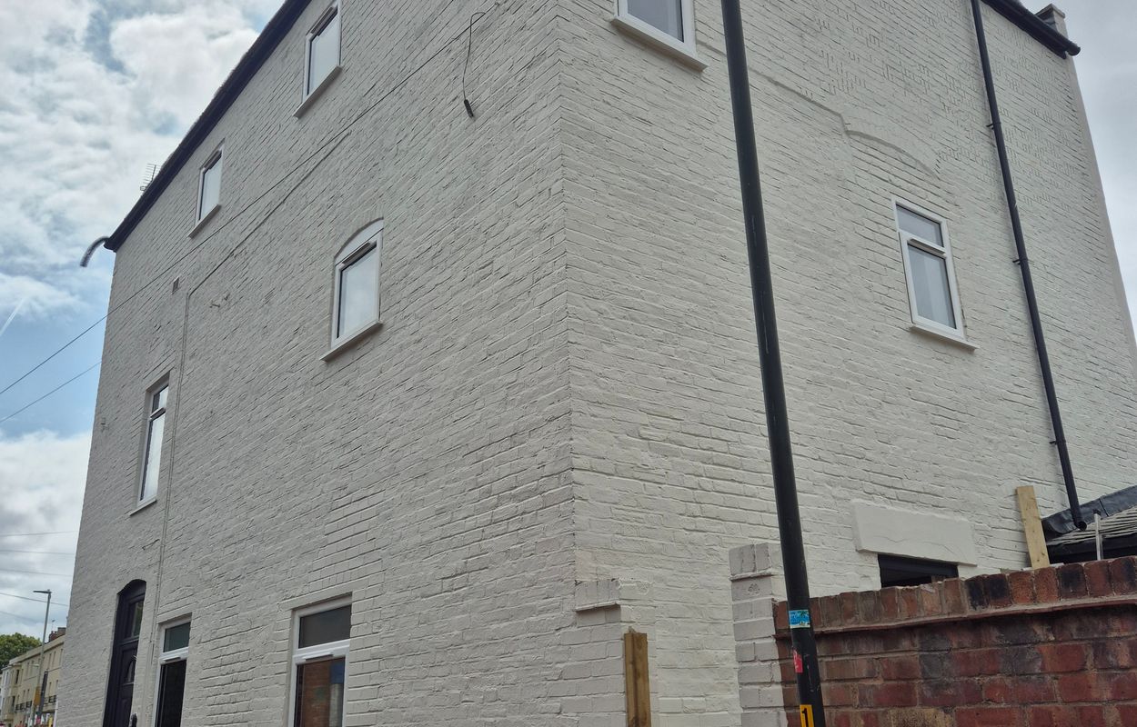 Flat Albion Street in Gloucester