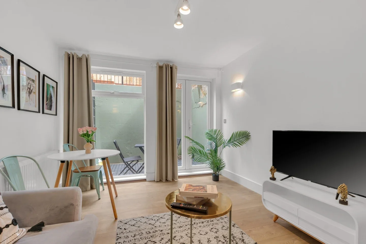 Flat Lena Gardens in Greater London