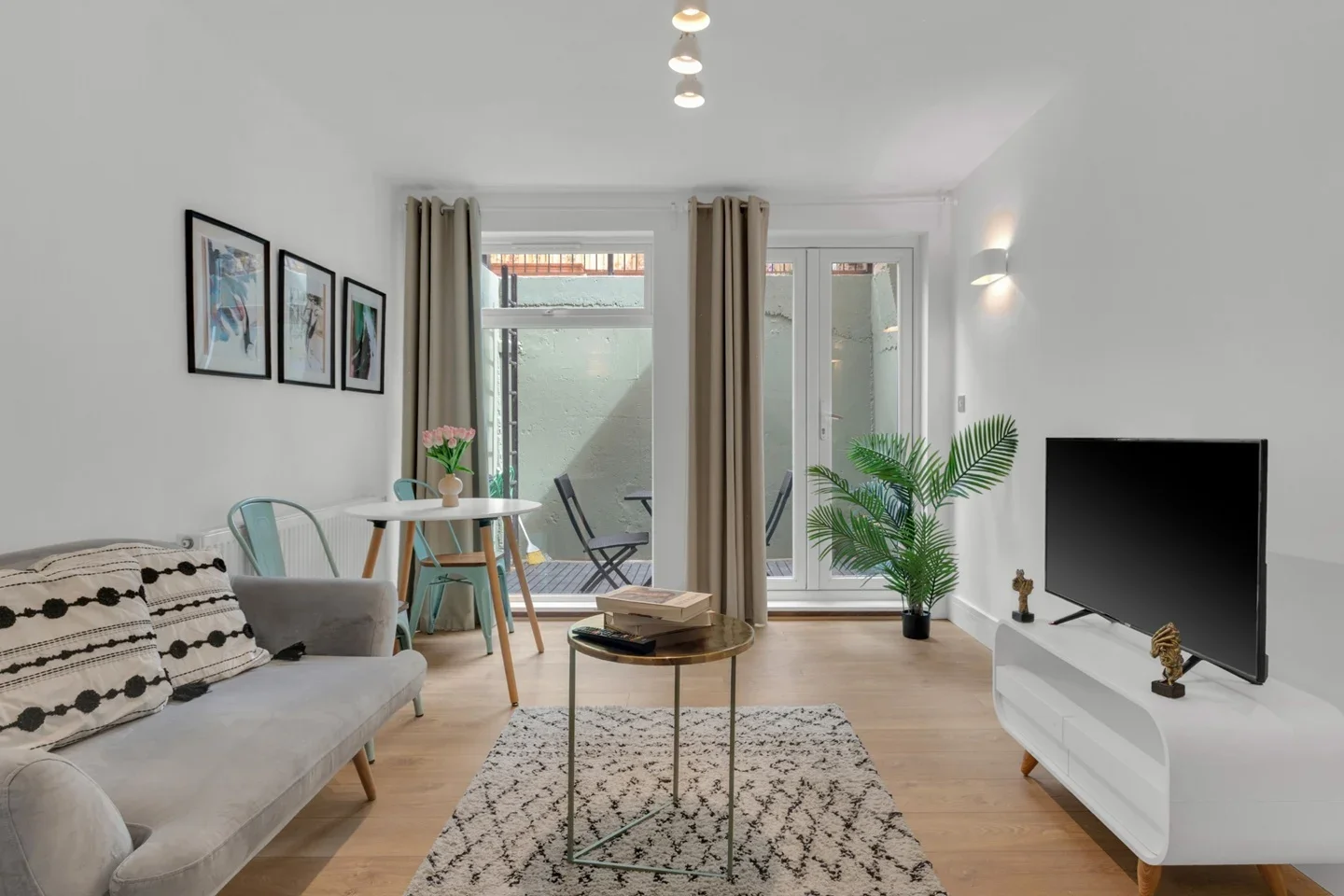 Flat Lena Gardens in Greater London